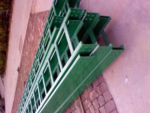 環(huán)氧樹脂復(fù)合型電纜橋架3